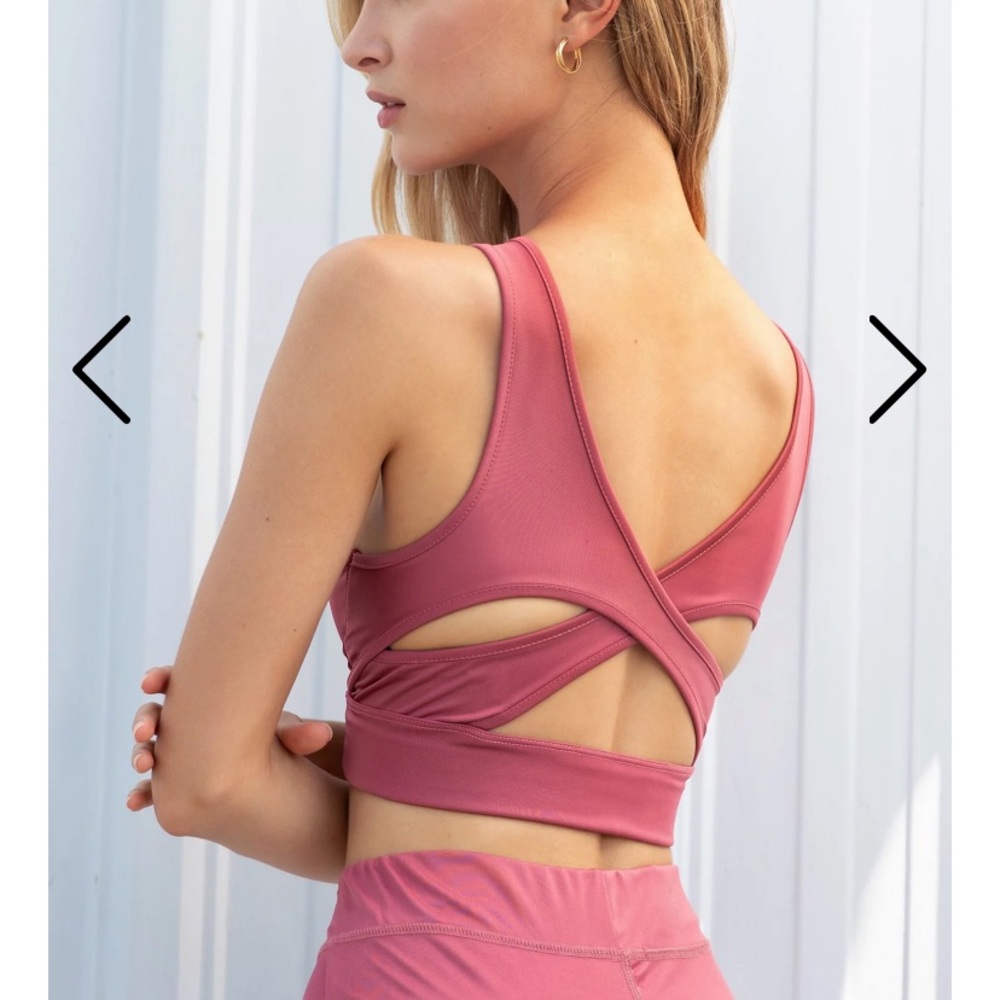 CUT OUT SPORT BRA